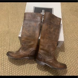 Gorgeous Frye leather boots! Never worn!
